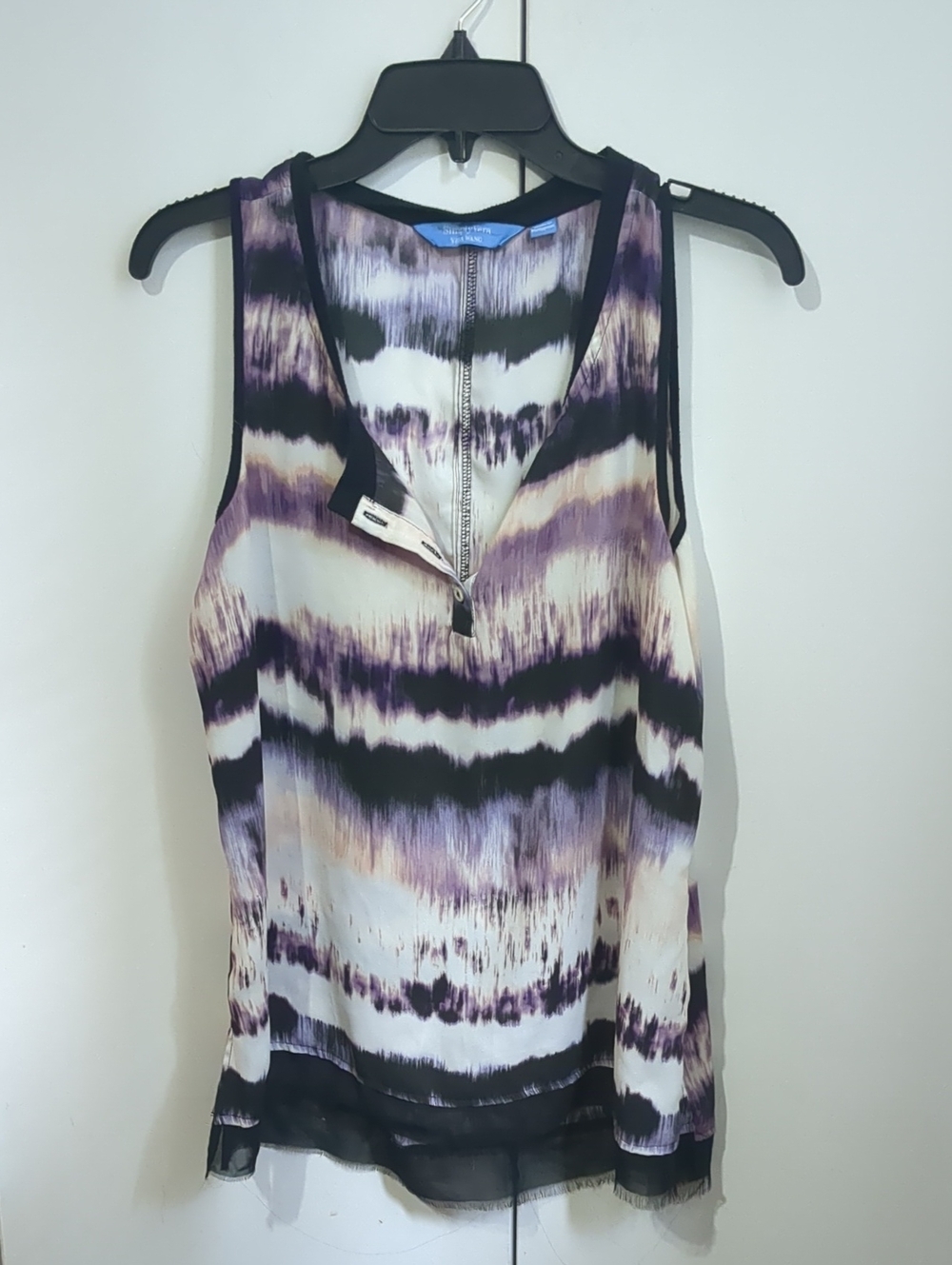 Vera Wang Purple and Black Tie-Dye V-Neck Camisole